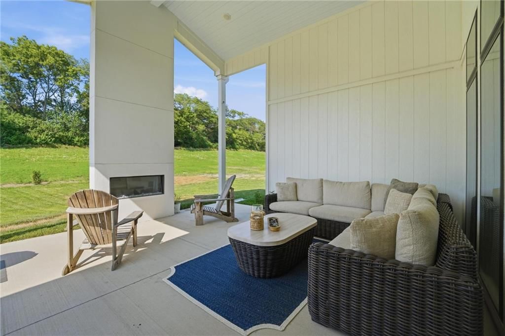 2132 SW Wheatfield Drive — photo 43