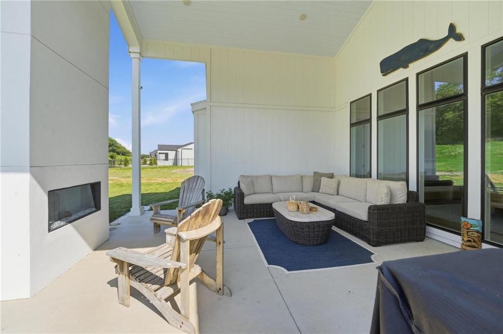 2132 SW Wheatfield Drive — photo 44