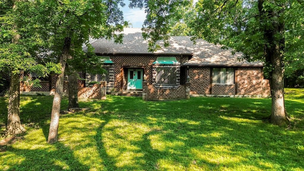 20900 Whispering Drive — photo 1