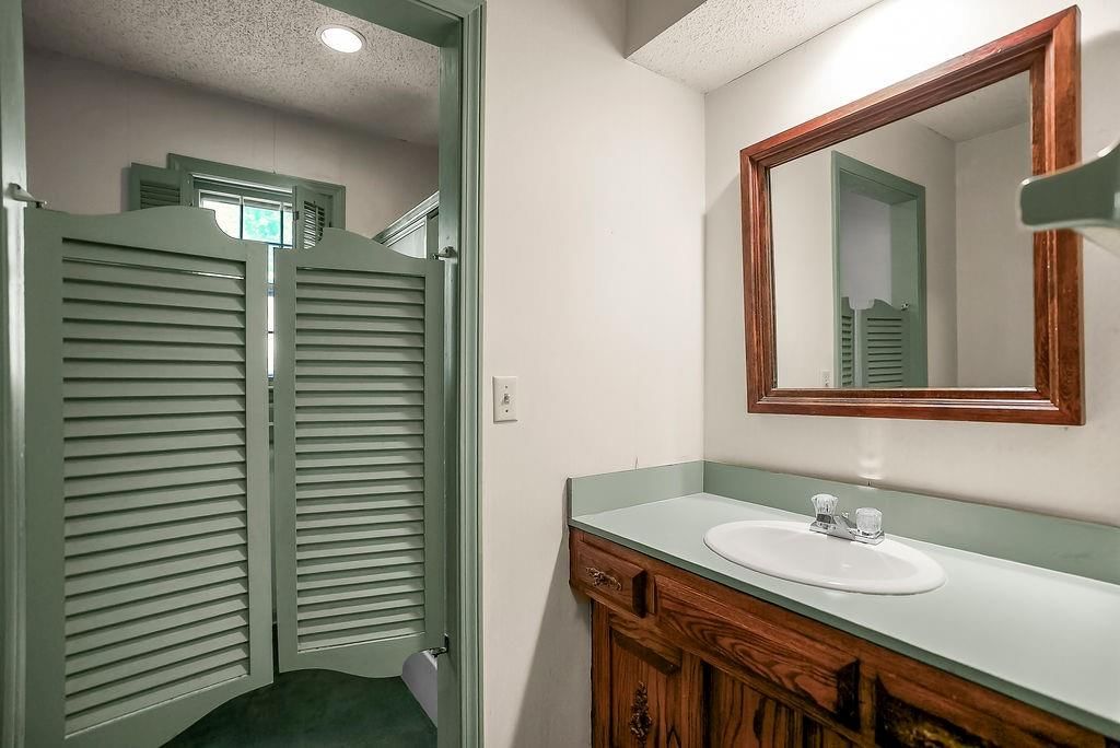 20900 Whispering Drive — photo 32
