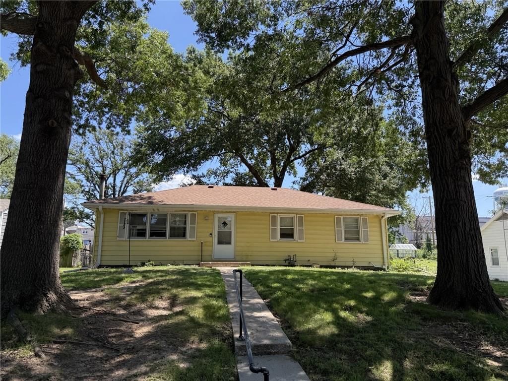 7207 N Grand Avenue — photo 1