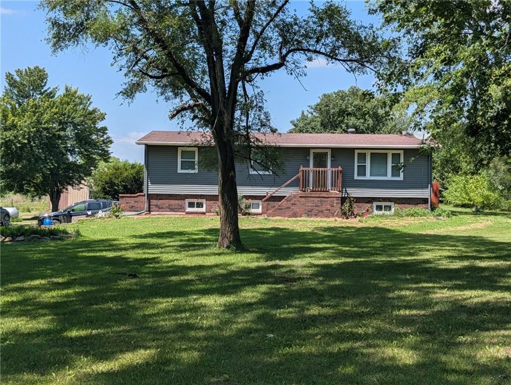 19950 Parallel Road, Tonganoxie, KS