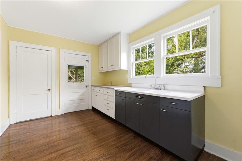 1104 S Market Street — photo 13