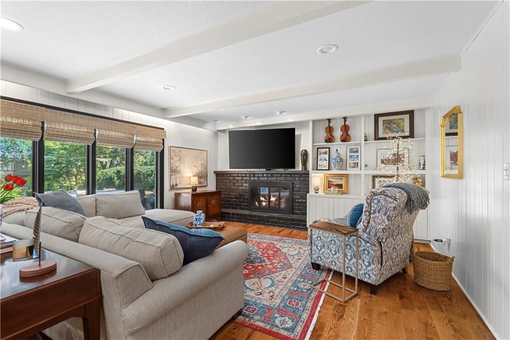 11211 Holly Street — photo 10