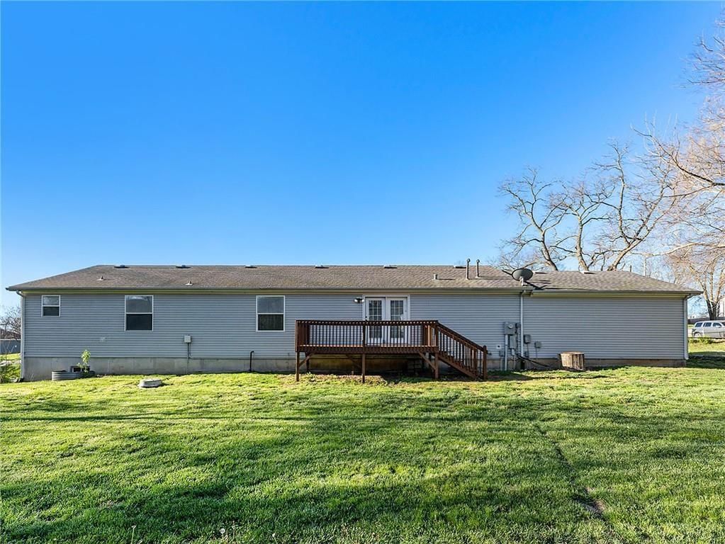 13732 Lawrence Avenue — photo 3
