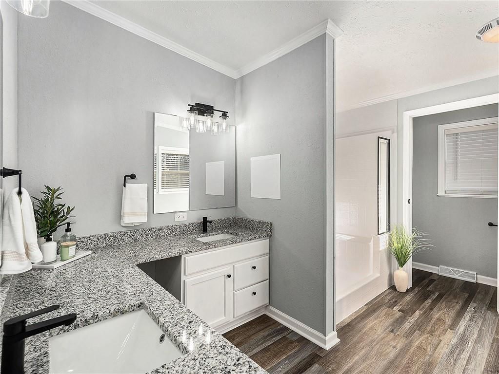 13732 Lawrence Avenue — photo 9