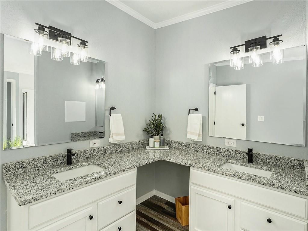 13732 Lawrence Avenue — photo 11