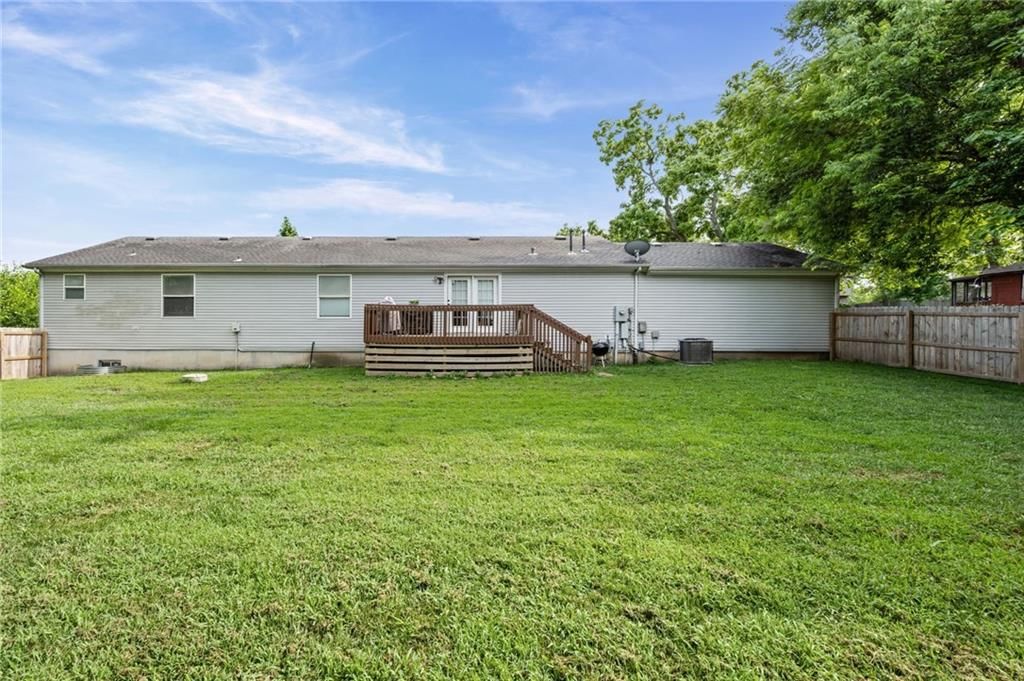 13732 Lawrence Avenue — photo 17