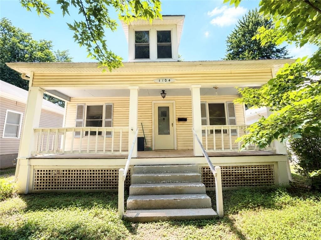 1104 S Sneed Avenue — photo 1