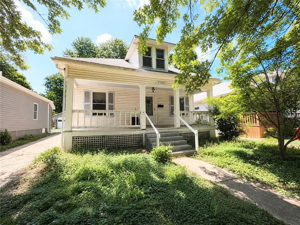 1104 S Sneed Avenue — photo 2