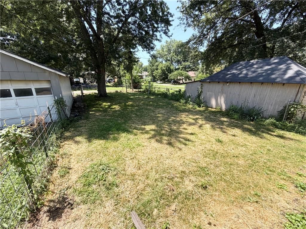 1104 S Sneed Avenue — photo 14