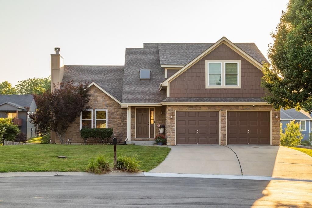 302 SW Bobcat Circle — photo 1