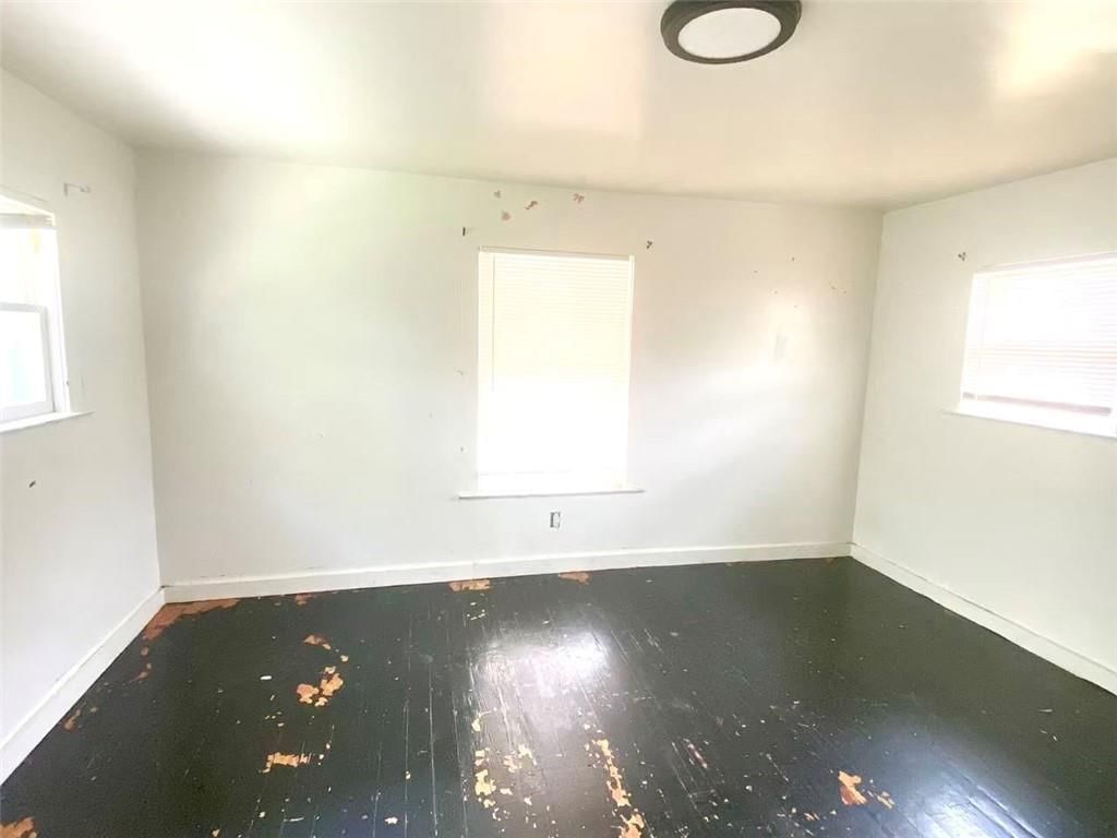 4342 Myrtle Avenue — photo 10