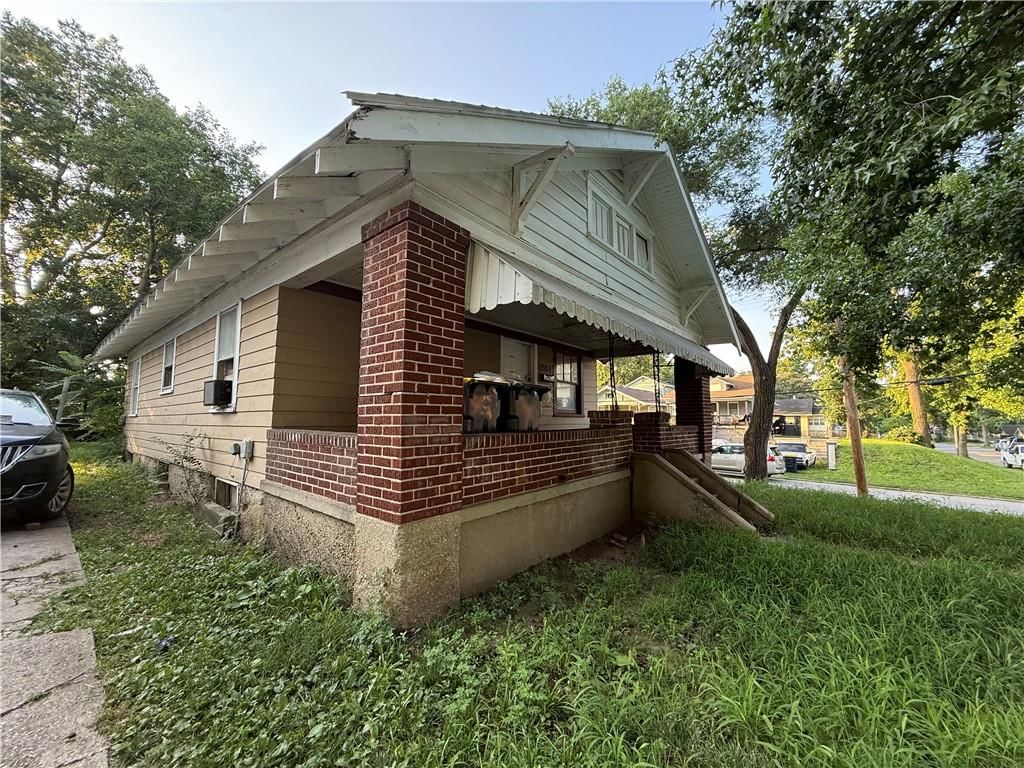 2351 Drury Avenue — photo 6