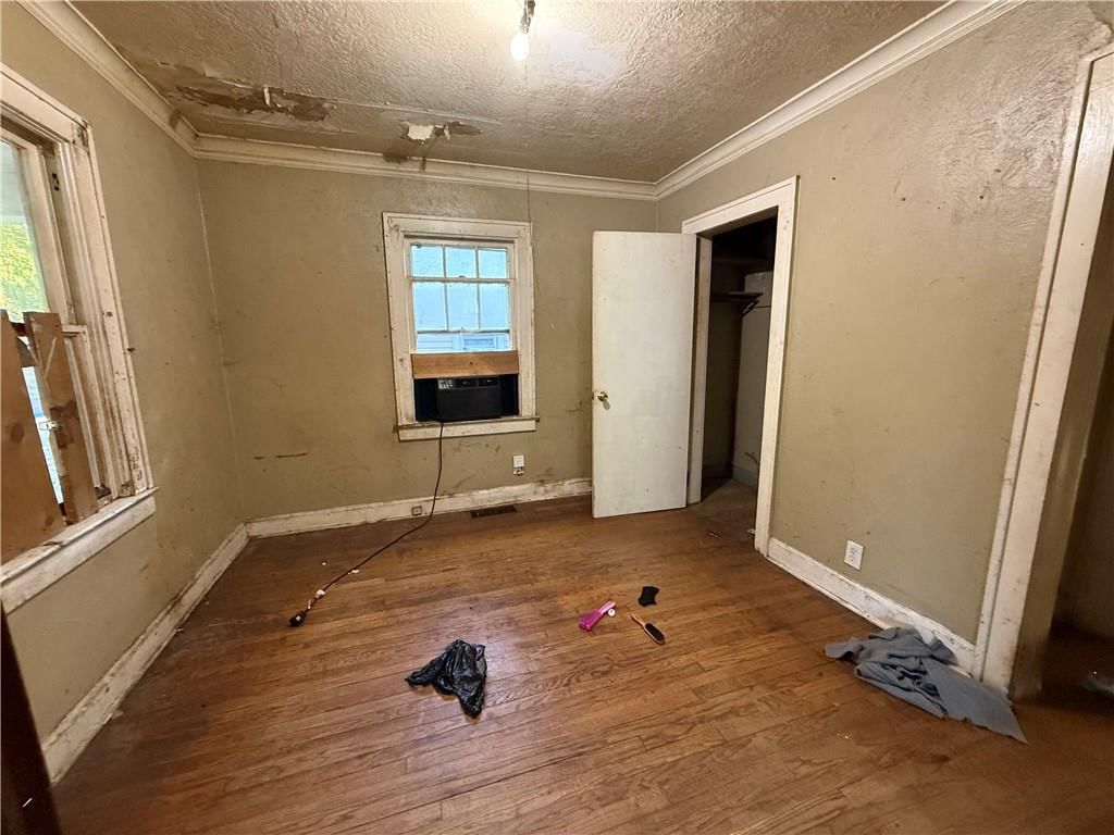 2351 Drury Avenue — photo 9