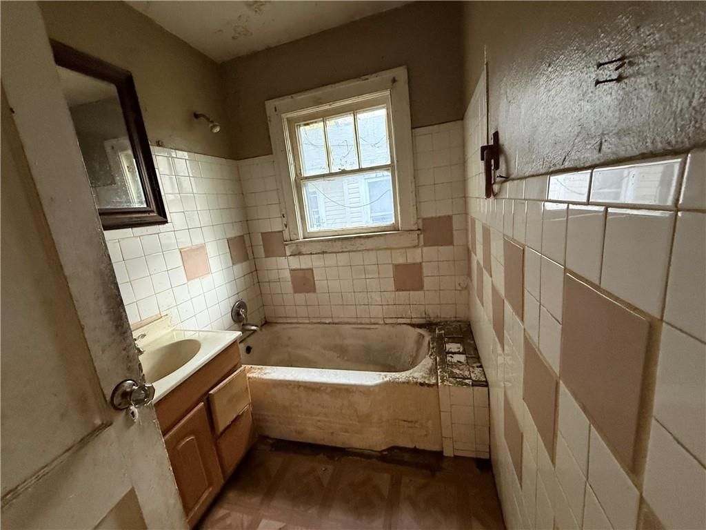 2351 Drury Avenue — photo 10
