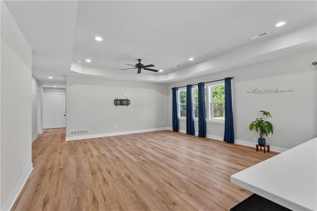 2713 S Fir Terrace — photo 8