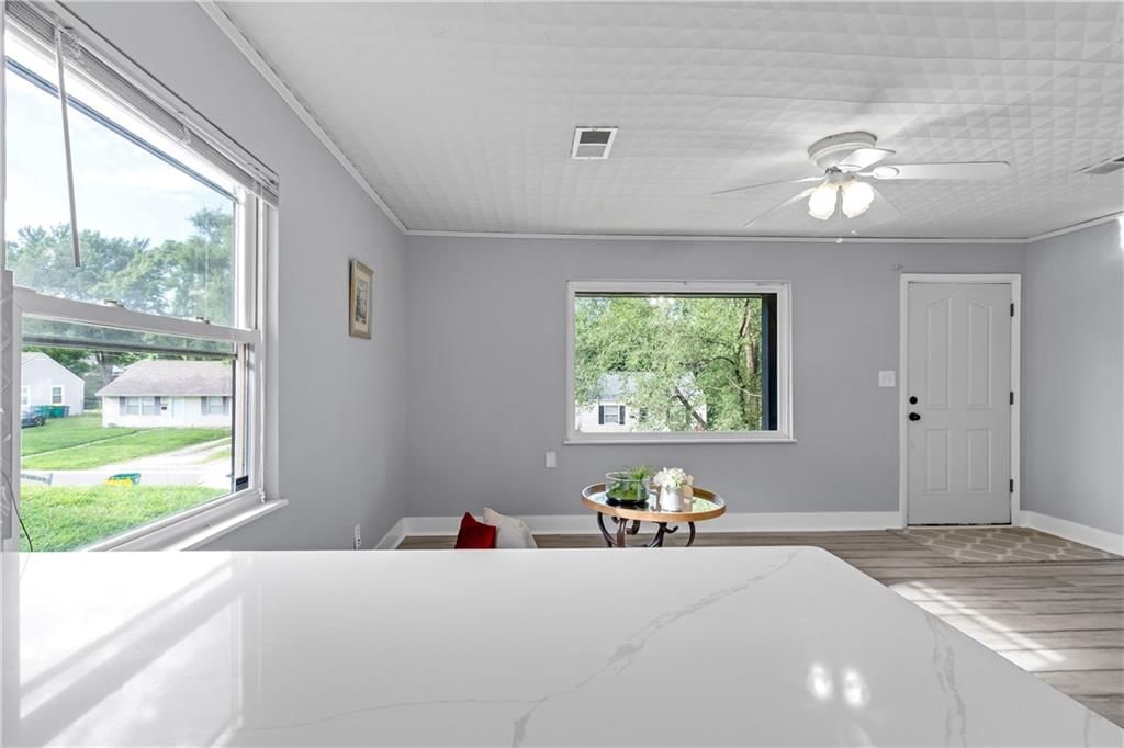 5029 Forest Avenue — photo 12