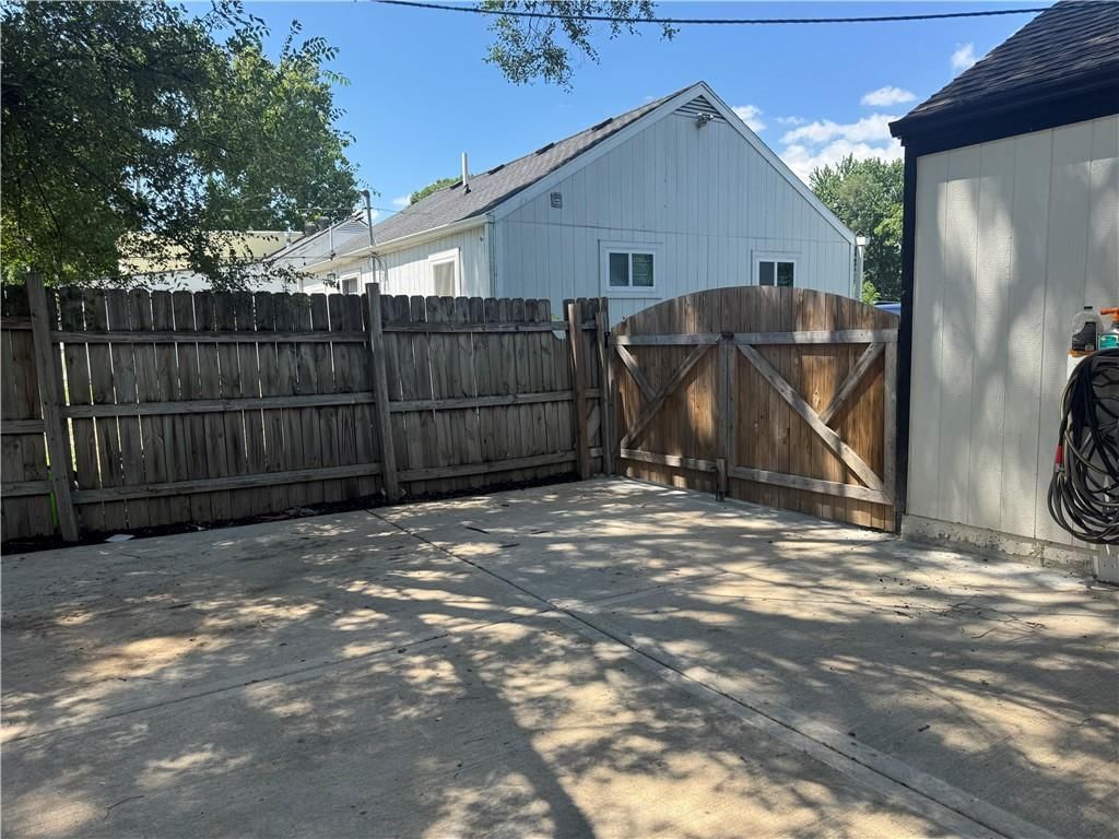 5029 Forest Avenue — photo 32
