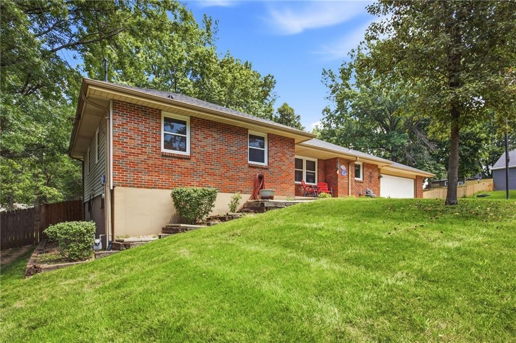 123 Grove Avenue — photo 4
