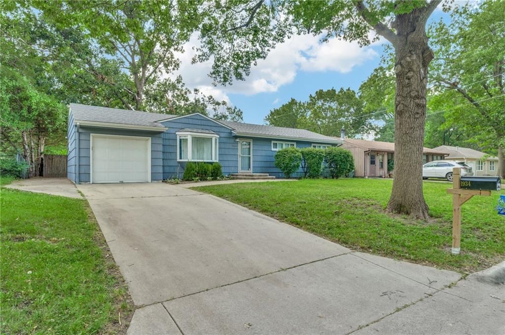 1934 Clifton Court — photo 1