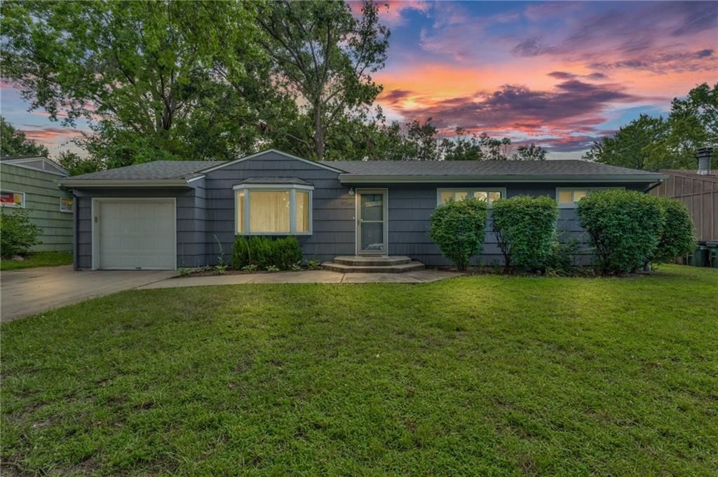1934 Clifton Court — photo 3