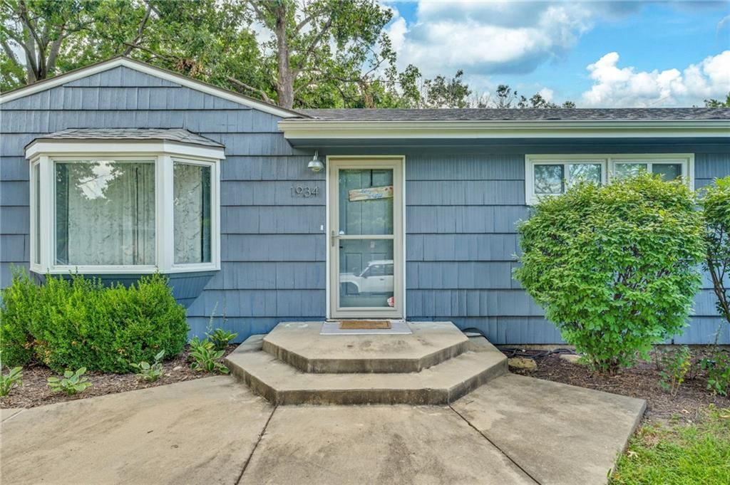 1934 Clifton Court — photo 6