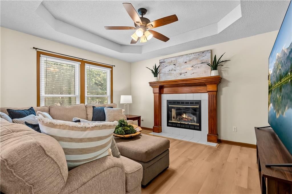 1004 SE Country Lane — photo 2
