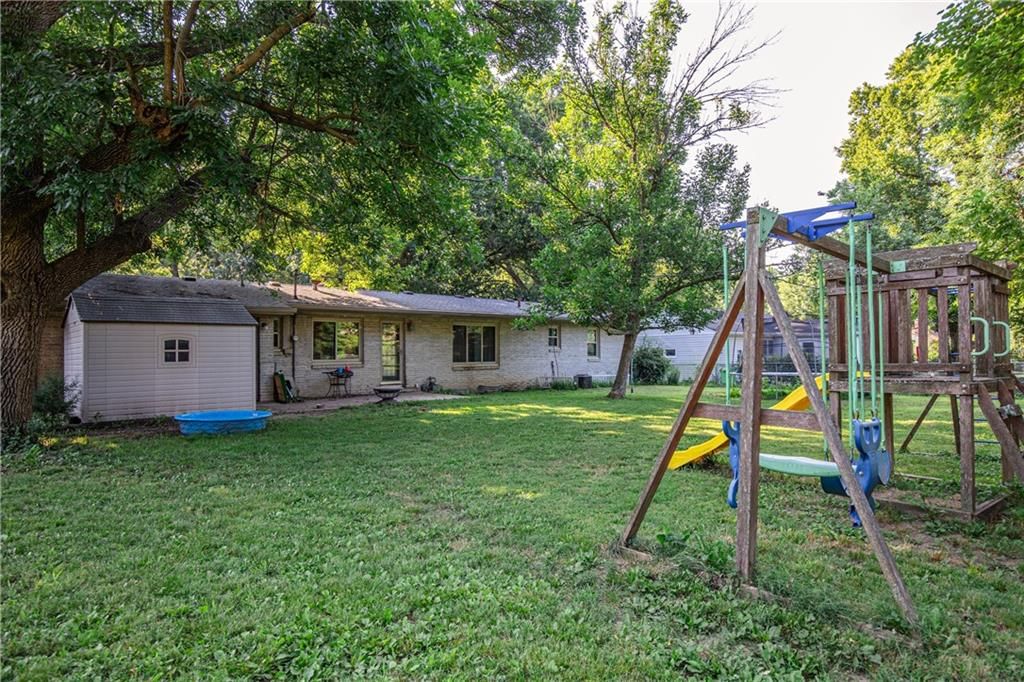 1324 S Oak Street — photo 8