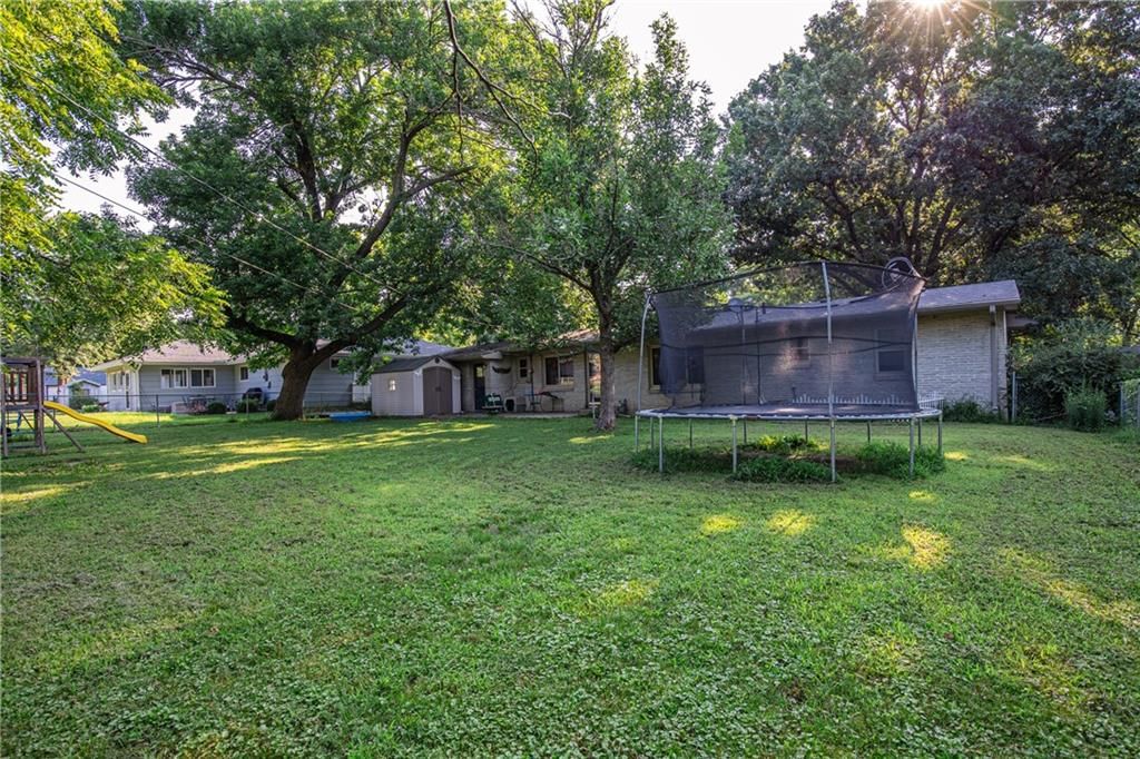1324 S Oak Street — photo 9