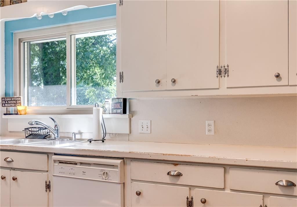 1324 S Oak Street — photo 16