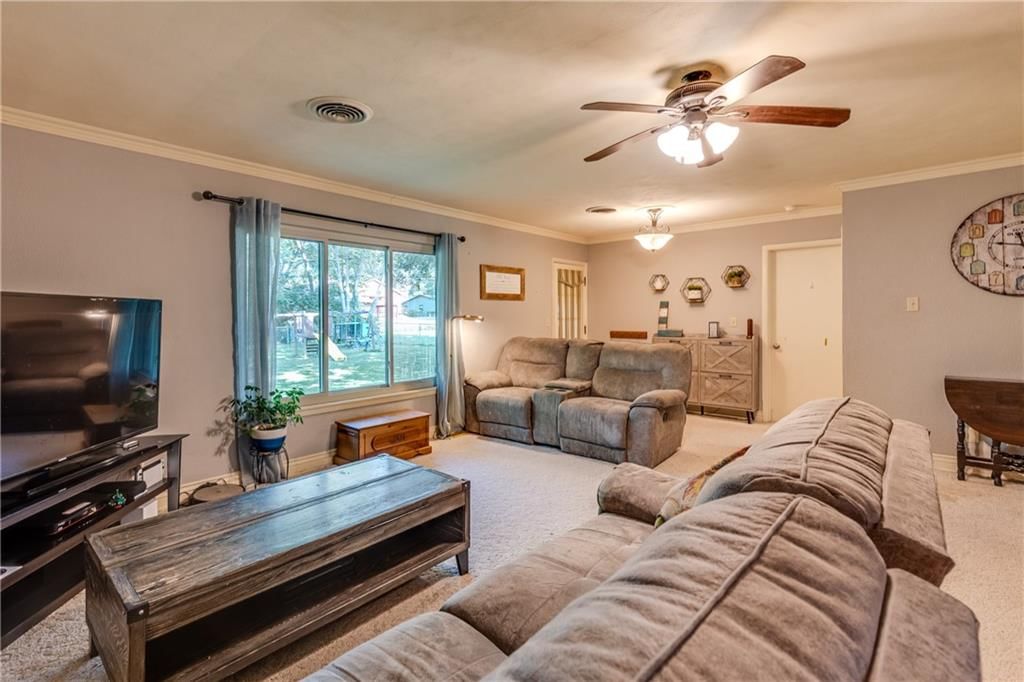 1324 S Oak Street — photo 25