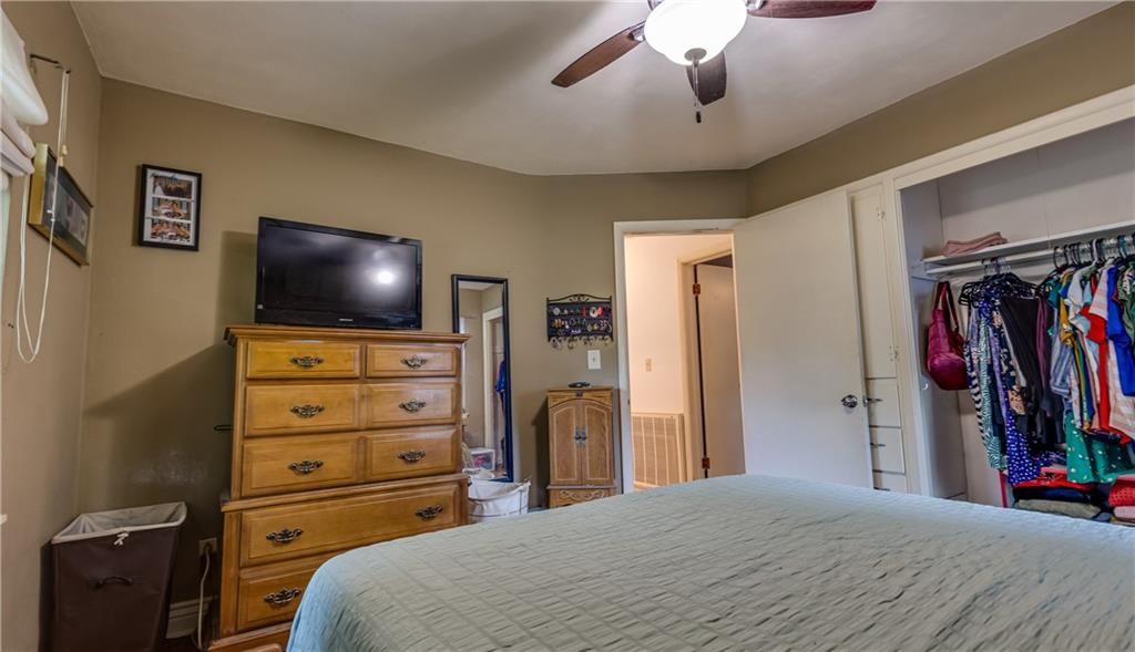 1324 S Oak Street — photo 35