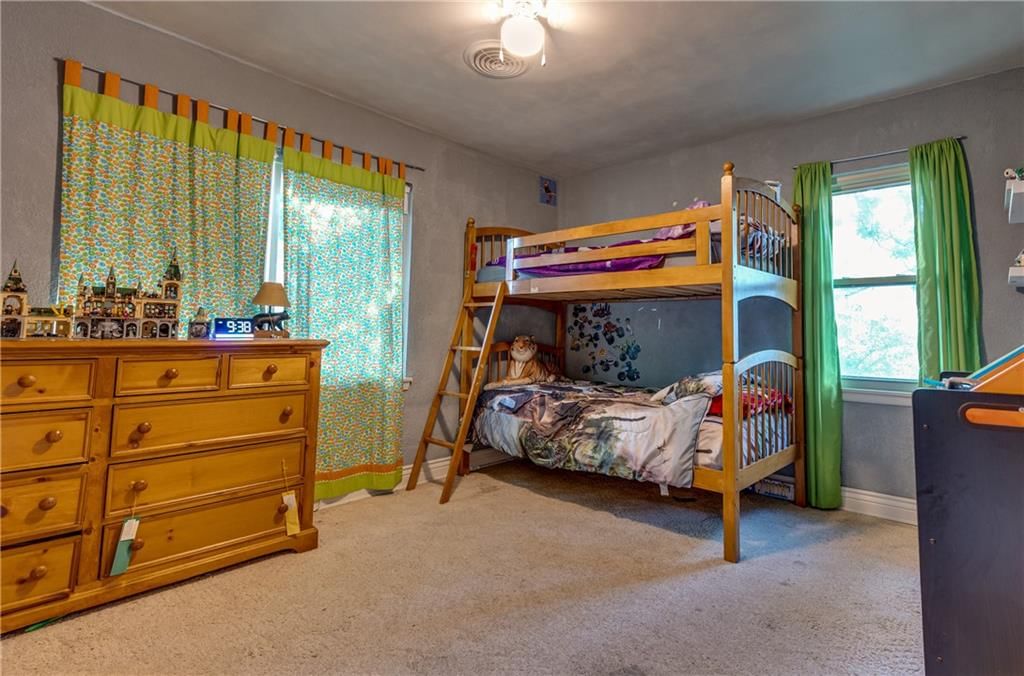 1324 S Oak Street — photo 36