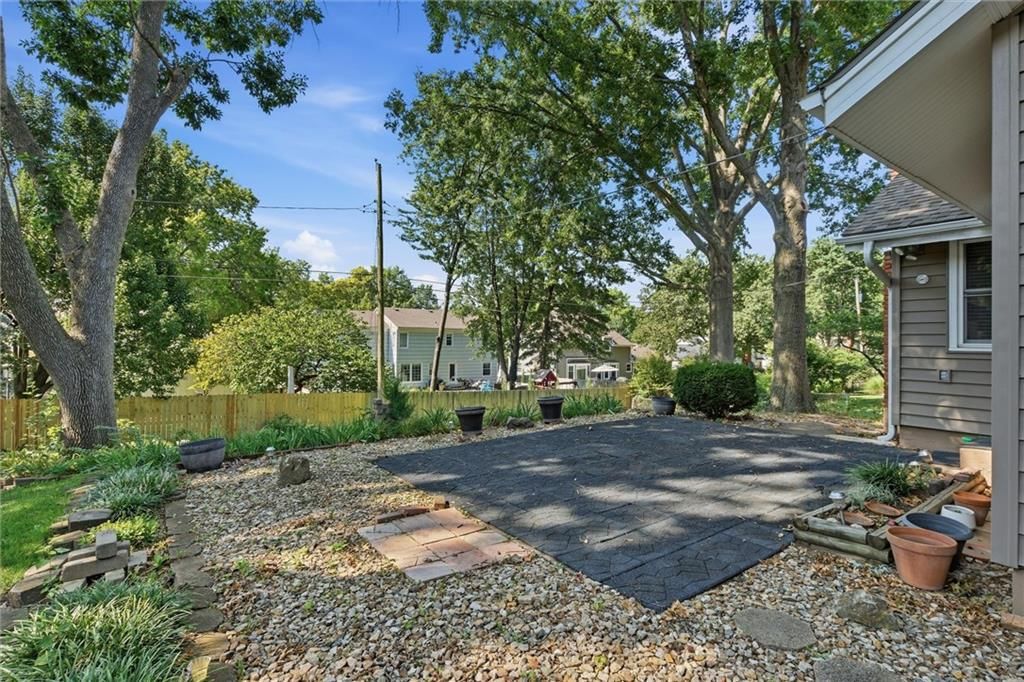 7309 W 101st Street — photo 38
