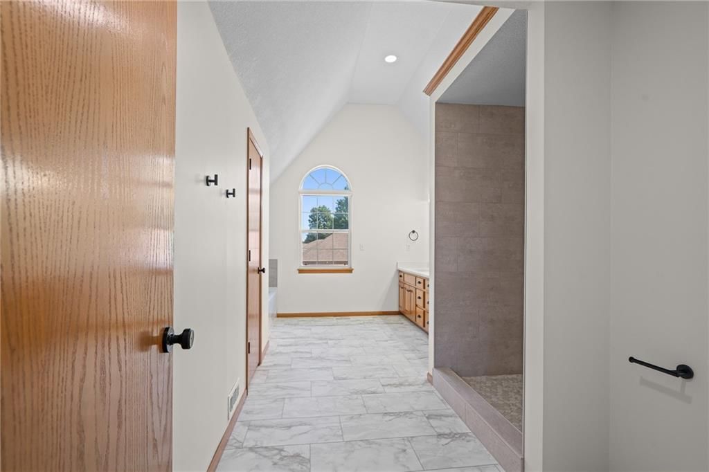 711 Owl Creek Parkway — photo 22