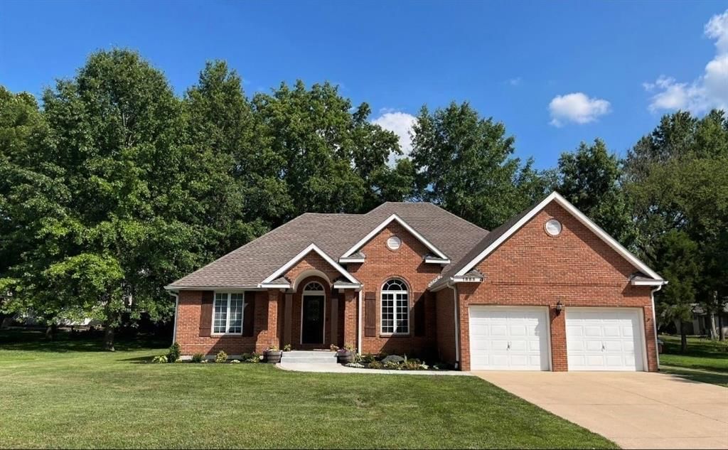 1885 W Timber Ridge Drive, Sedalia, MO