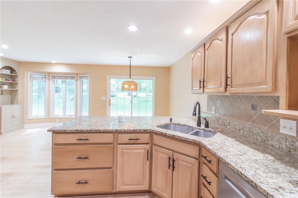 1885 W Timber Ridge Drive — photo 8