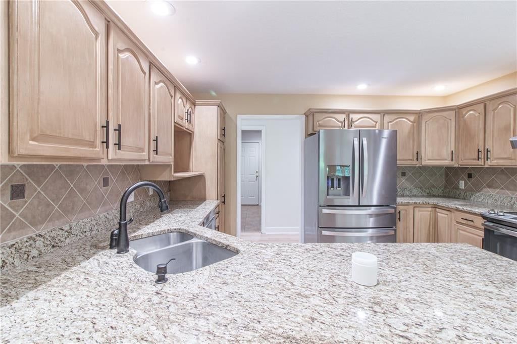 1885 W Timber Ridge Drive — photo 9