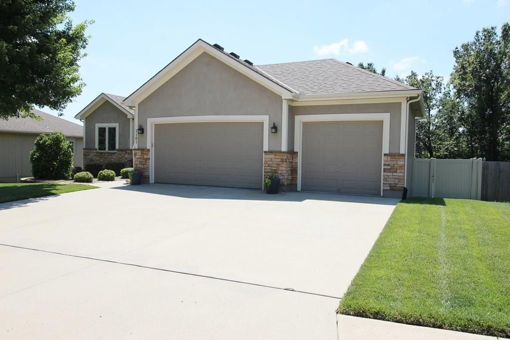 1101 NW Pecan Drive — photo 4