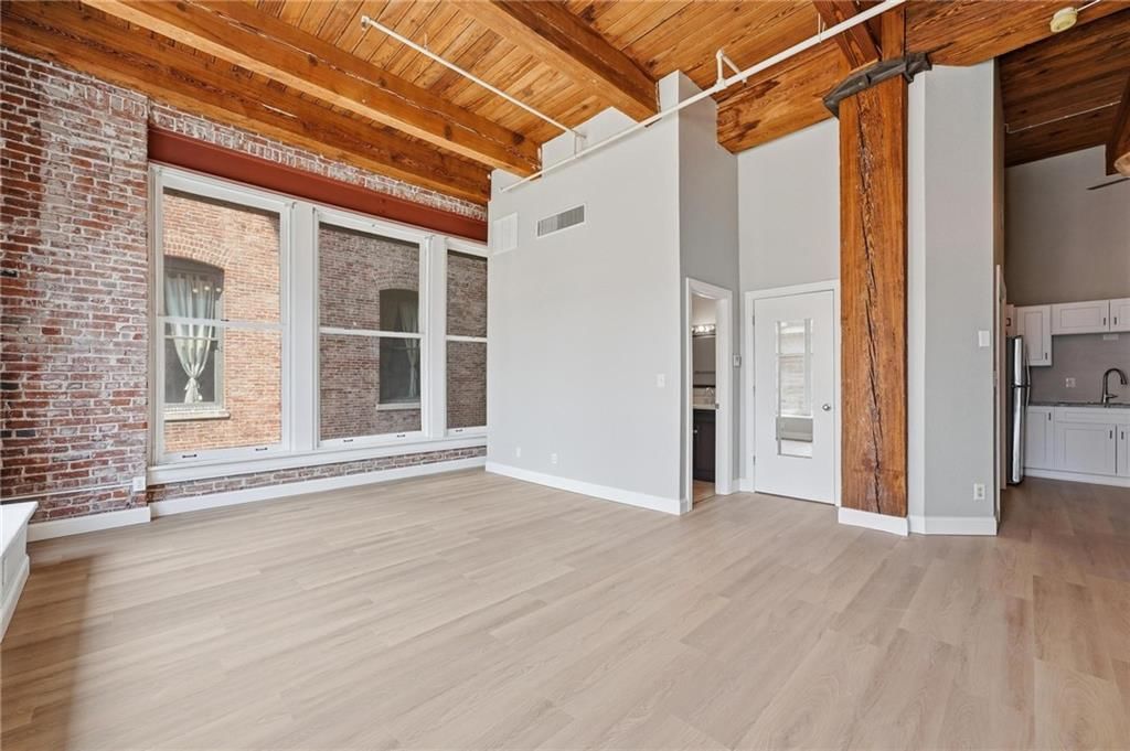 308 W 8th Street — photo 2