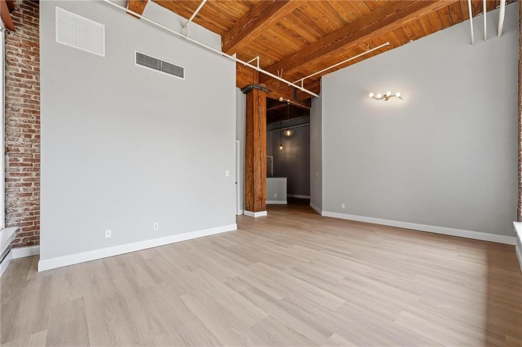 308 W 8th Street — photo 3