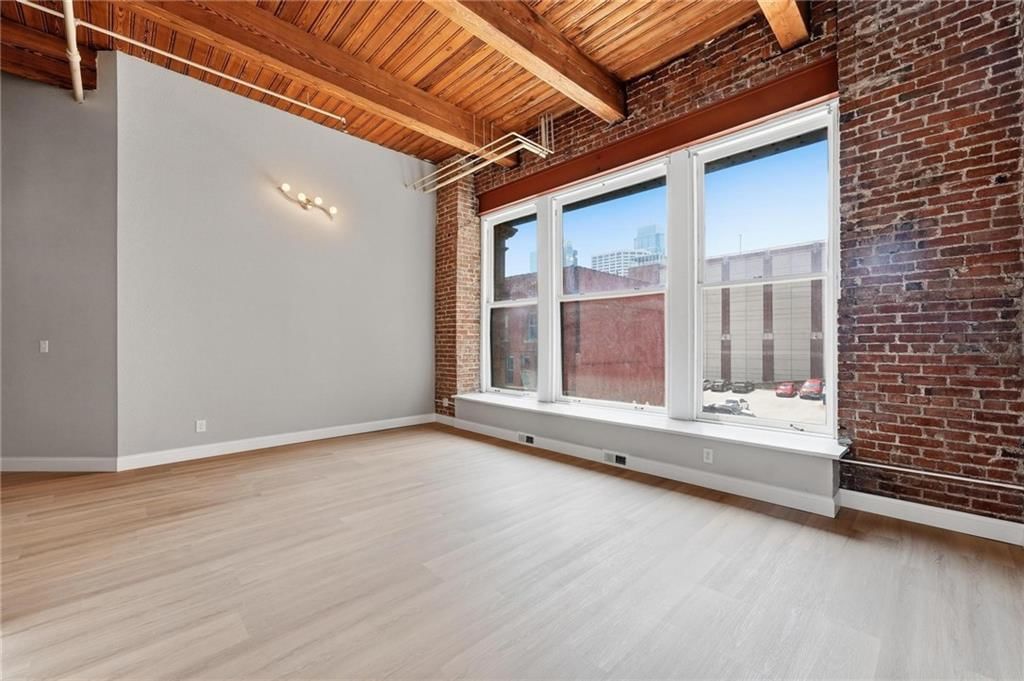 308 W 8th Street — photo 4
