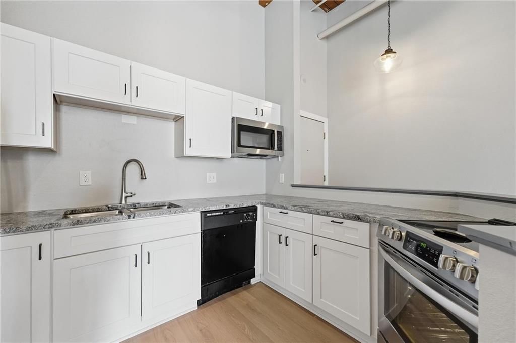 308 W 8th Street — photo 8