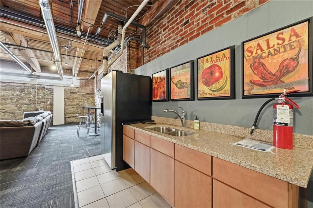308 W 8th Street — photo 20