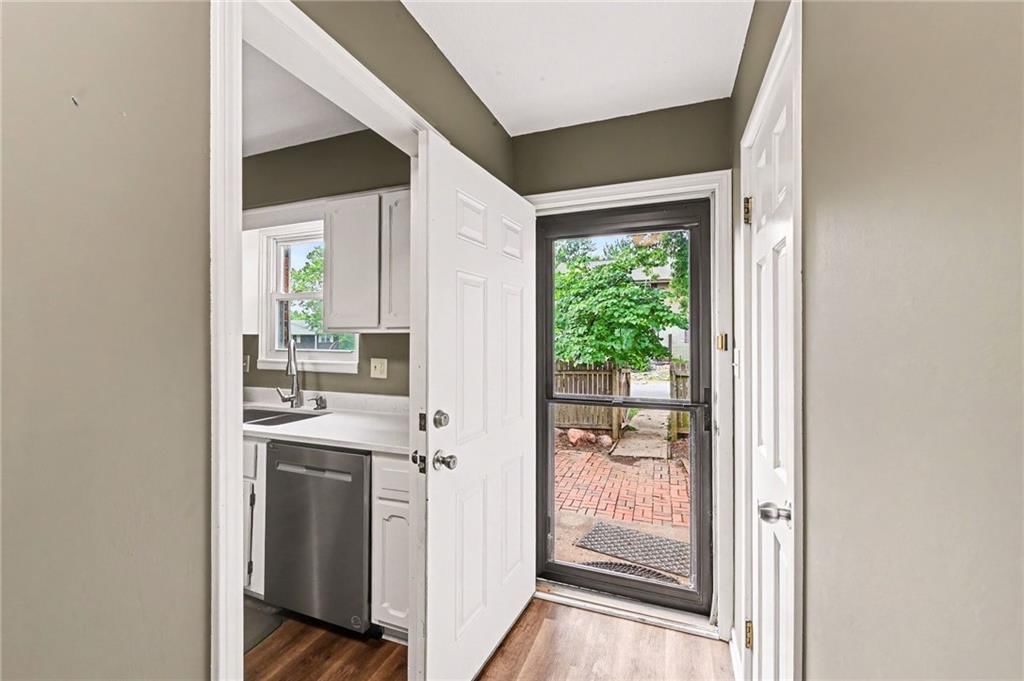Photo 10 of 17 - 7104 NW Chapel Woods Lane, Kansas City, MO 64152