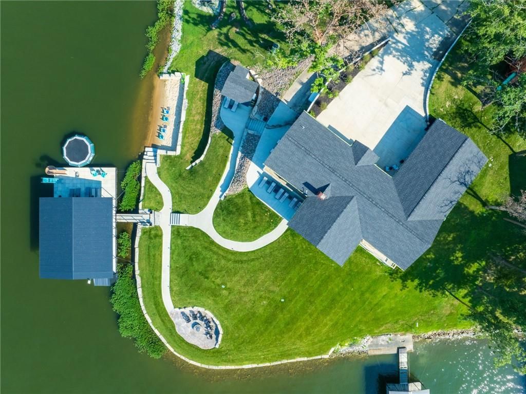 490 Lake Viking Terrace — photo 2