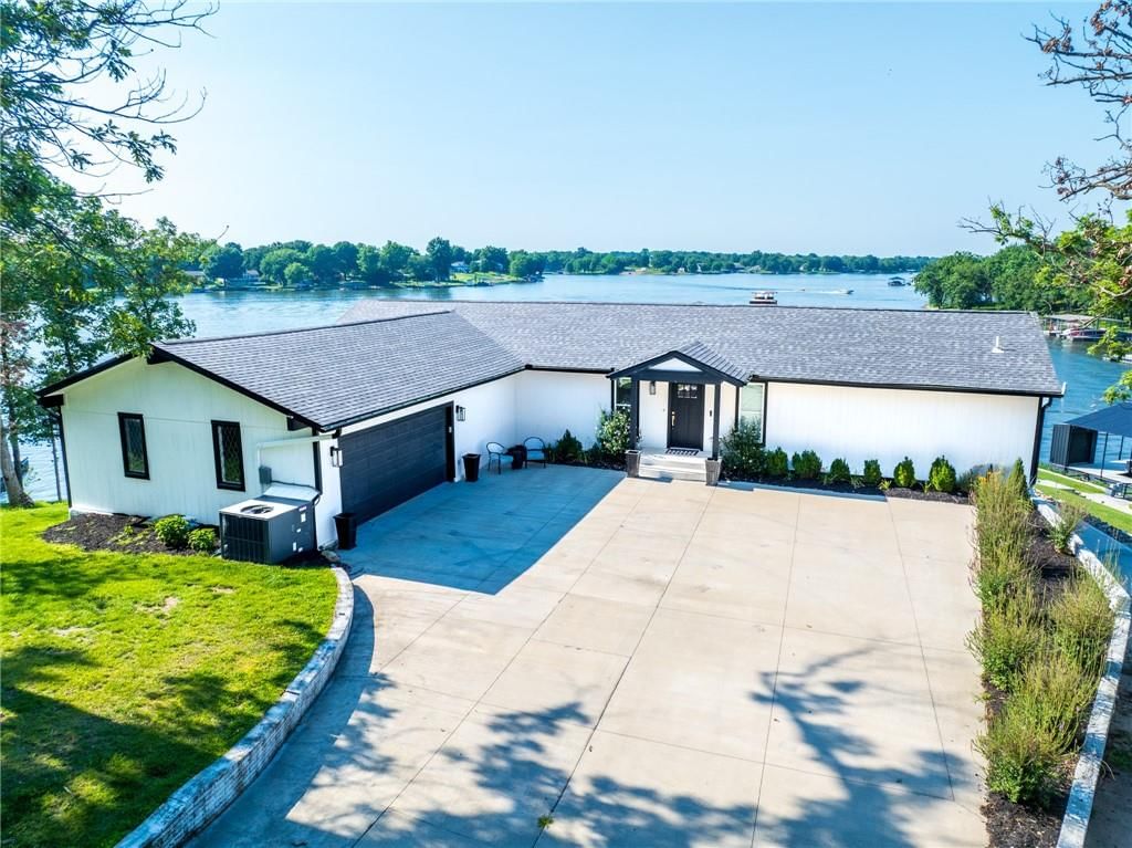 490 Lake Viking Terrace — photo 3
