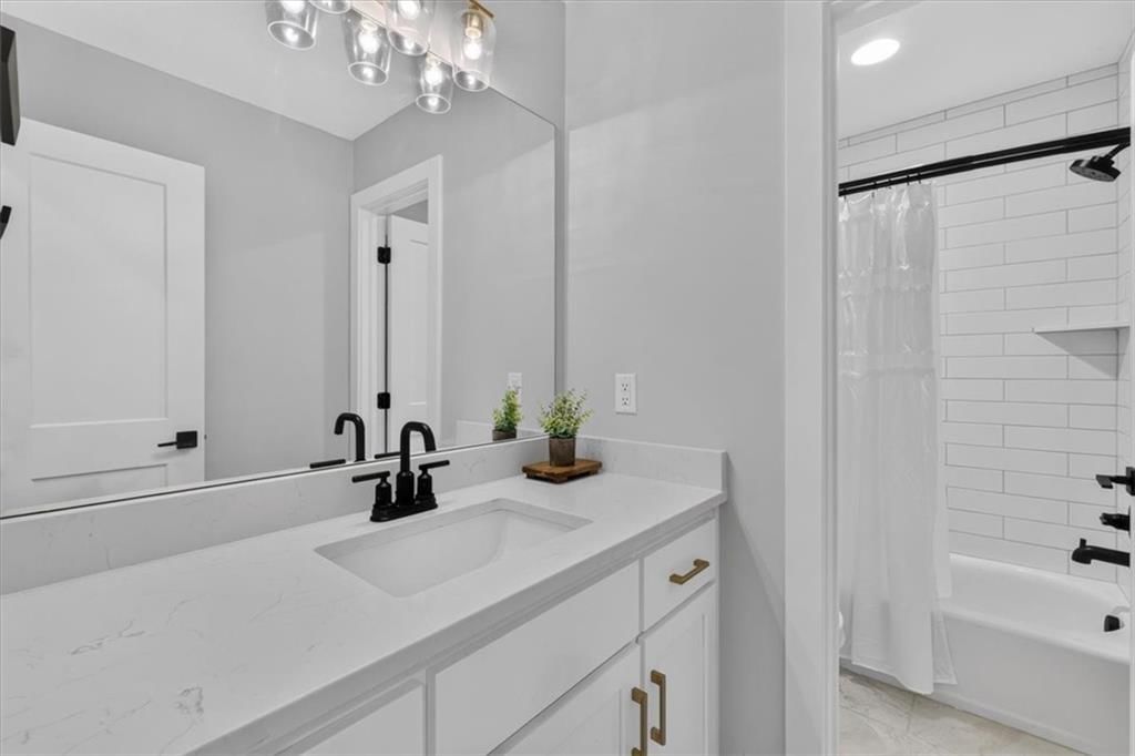 4721 NE Jamestown Drive — photo 46