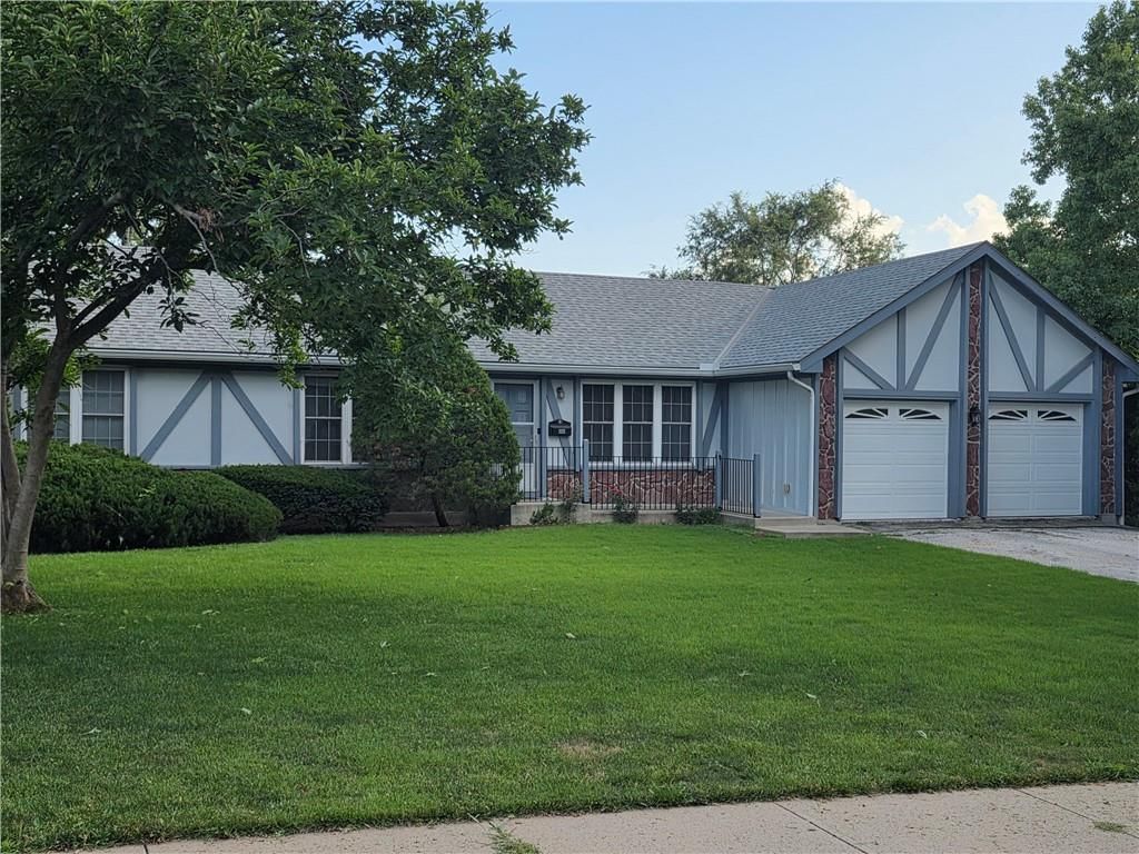 1121 W Elm Terrace — photo 1
